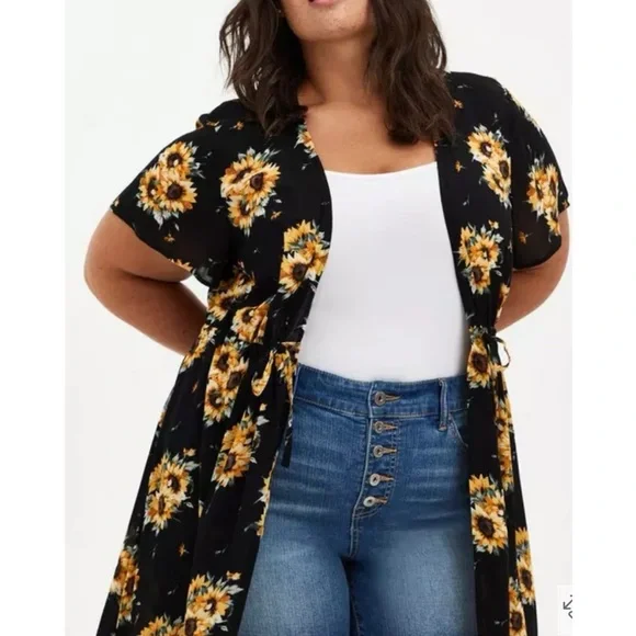 Torrid 5 crepe front tie kimono sunflower pattern - Picture 2 of 4